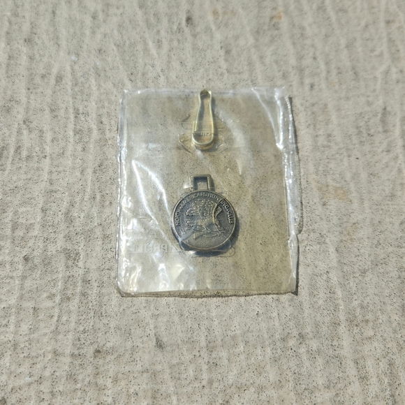 Vintage North American Hunting Club Zipper-Pull NAHC Keychain/"ZipPull" - Picture 2 of 9